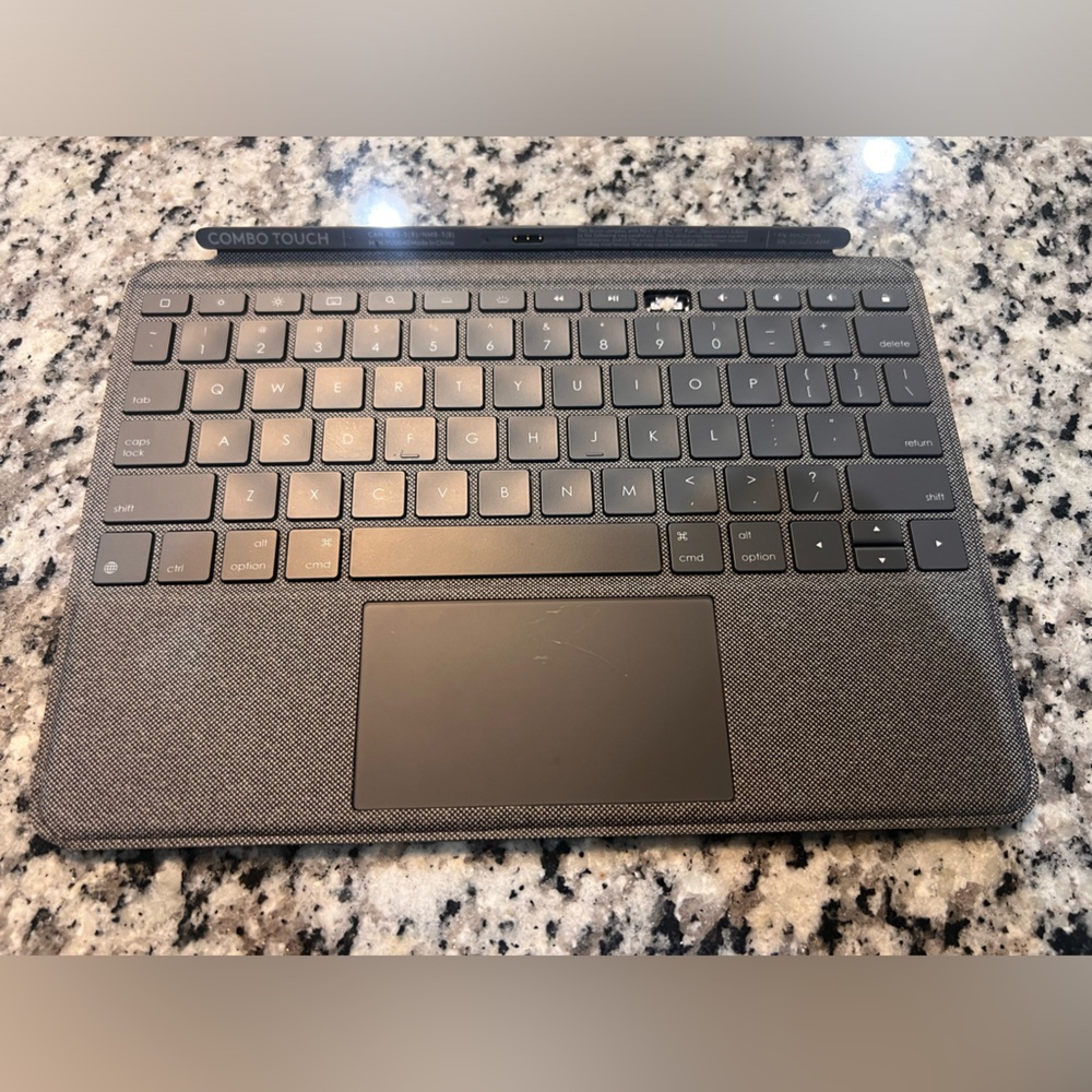 Logitech combo touch for IPad (generation 7,8,9,10)